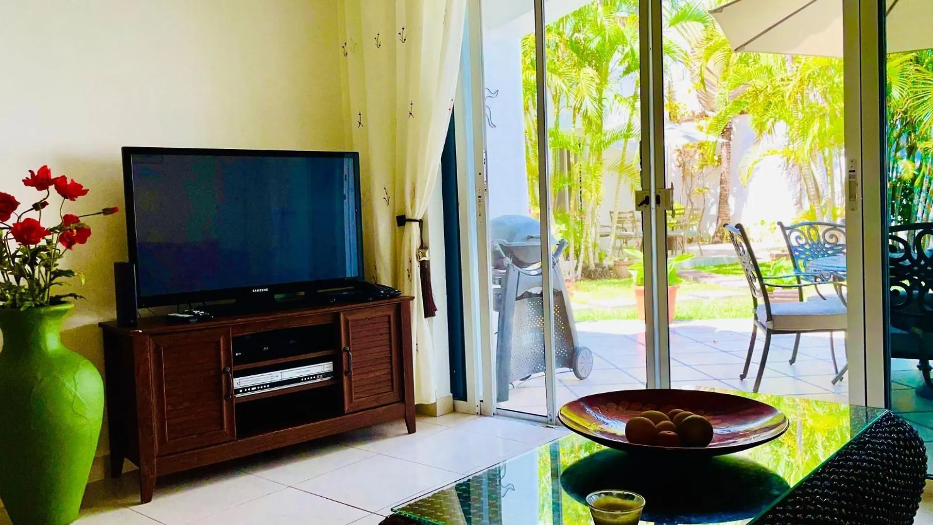 Deluxe Budget Balcony Room With Swimming Pool Air Conditioning And Parking Playa del Carmen Mexiko