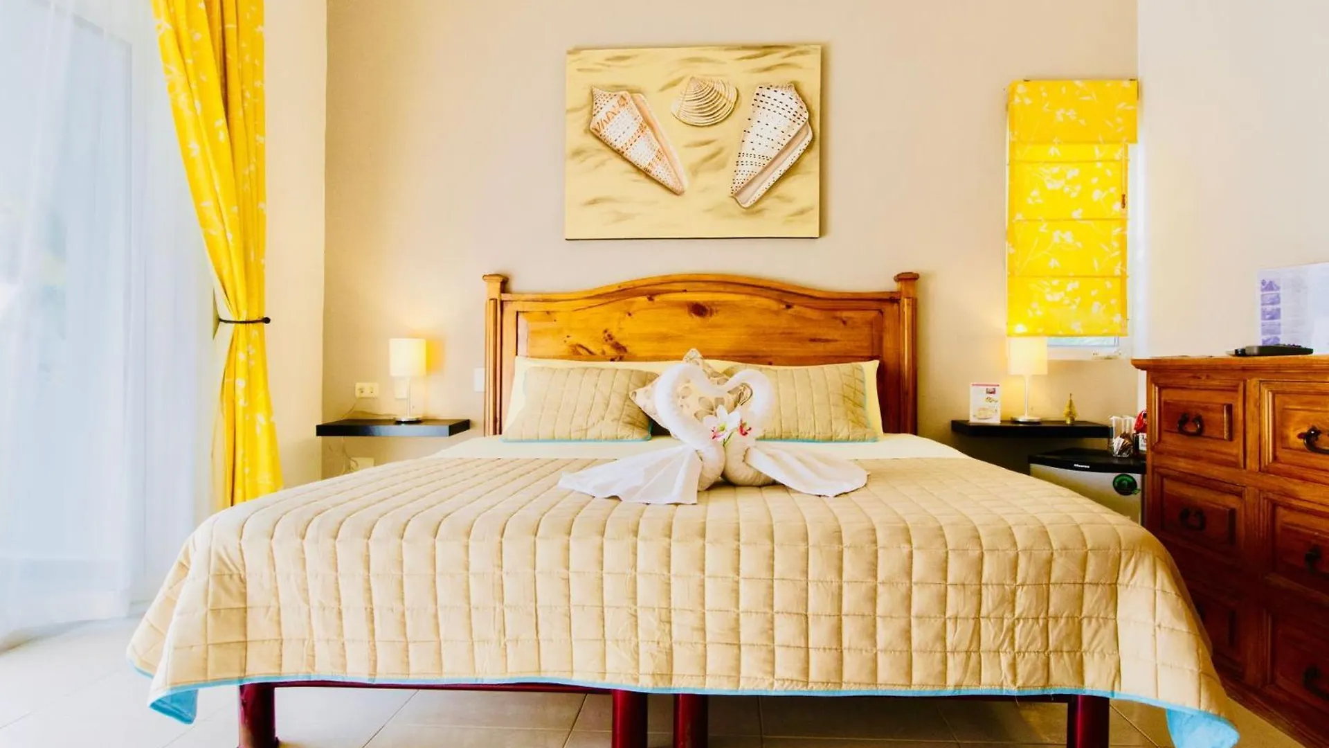 Deluxe Budget Balcony Room With Swimming Pool Air Conditioning And Parking Playa del Carmen Mexiko