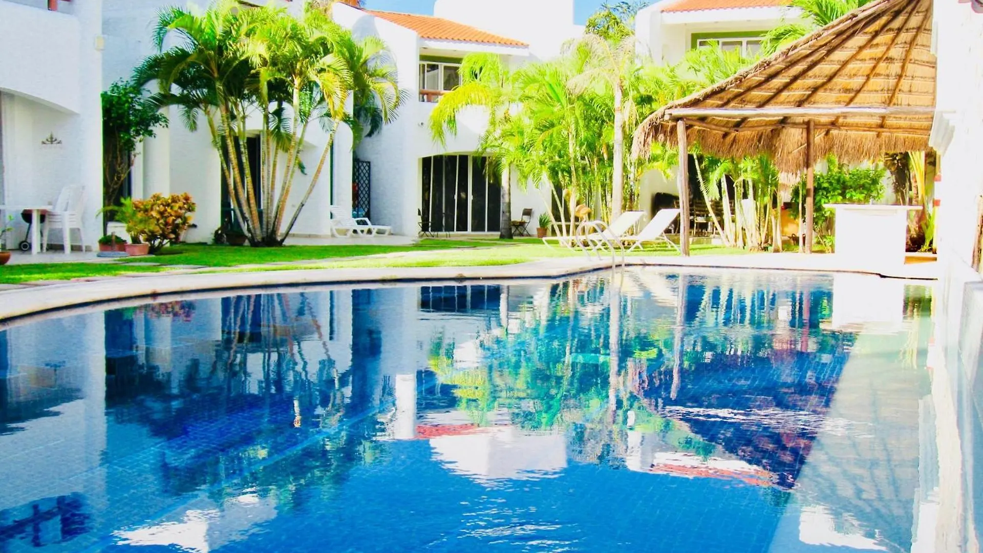Deluxe Budget Balcony Room With Swimming Pool Air Conditioning And Parking Playa del Carmen Penzion