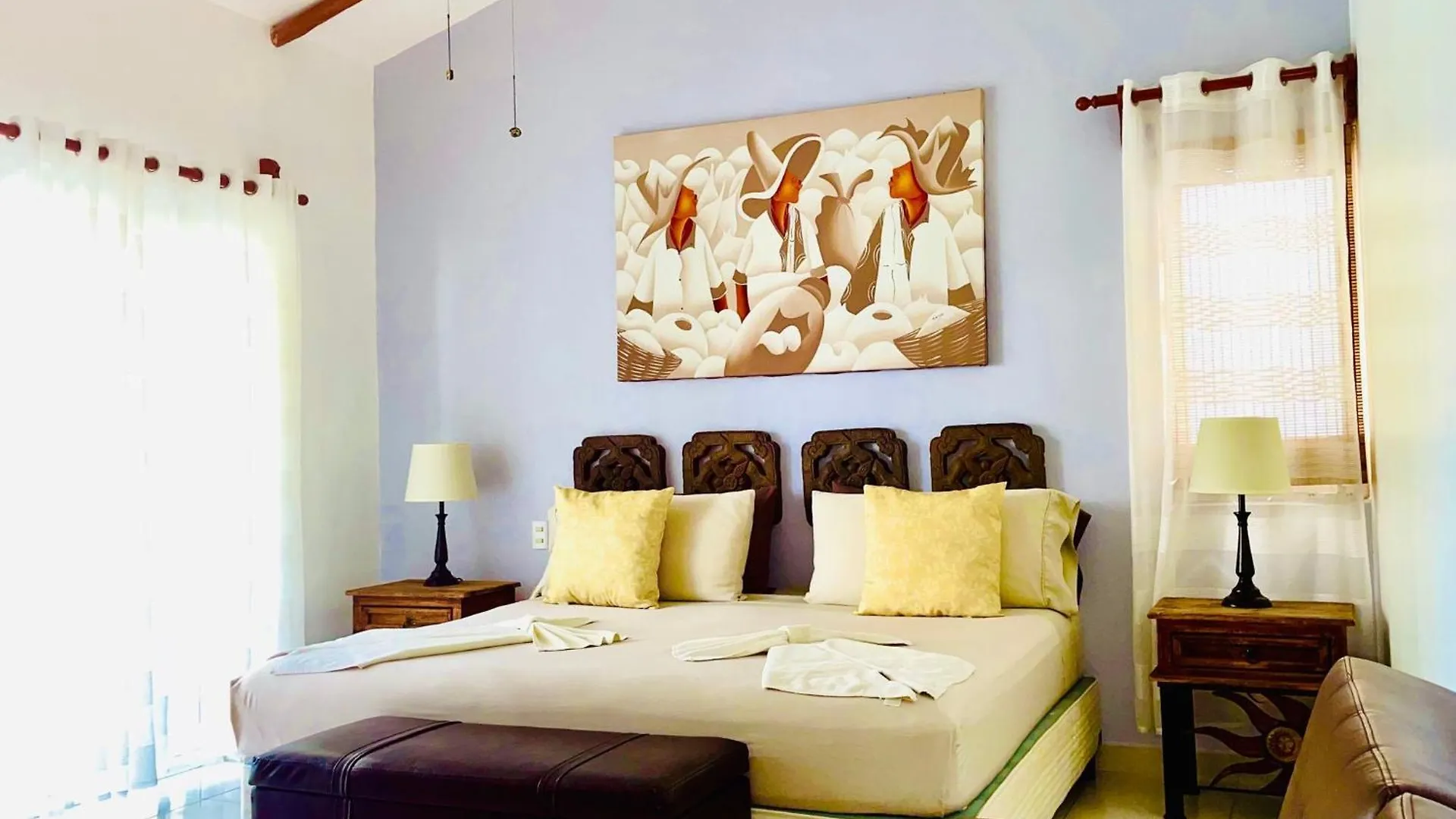 Deluxe Budget Balcony Room With Swimming Pool Air Conditioning And Parking 普拉亚卡门 招待所