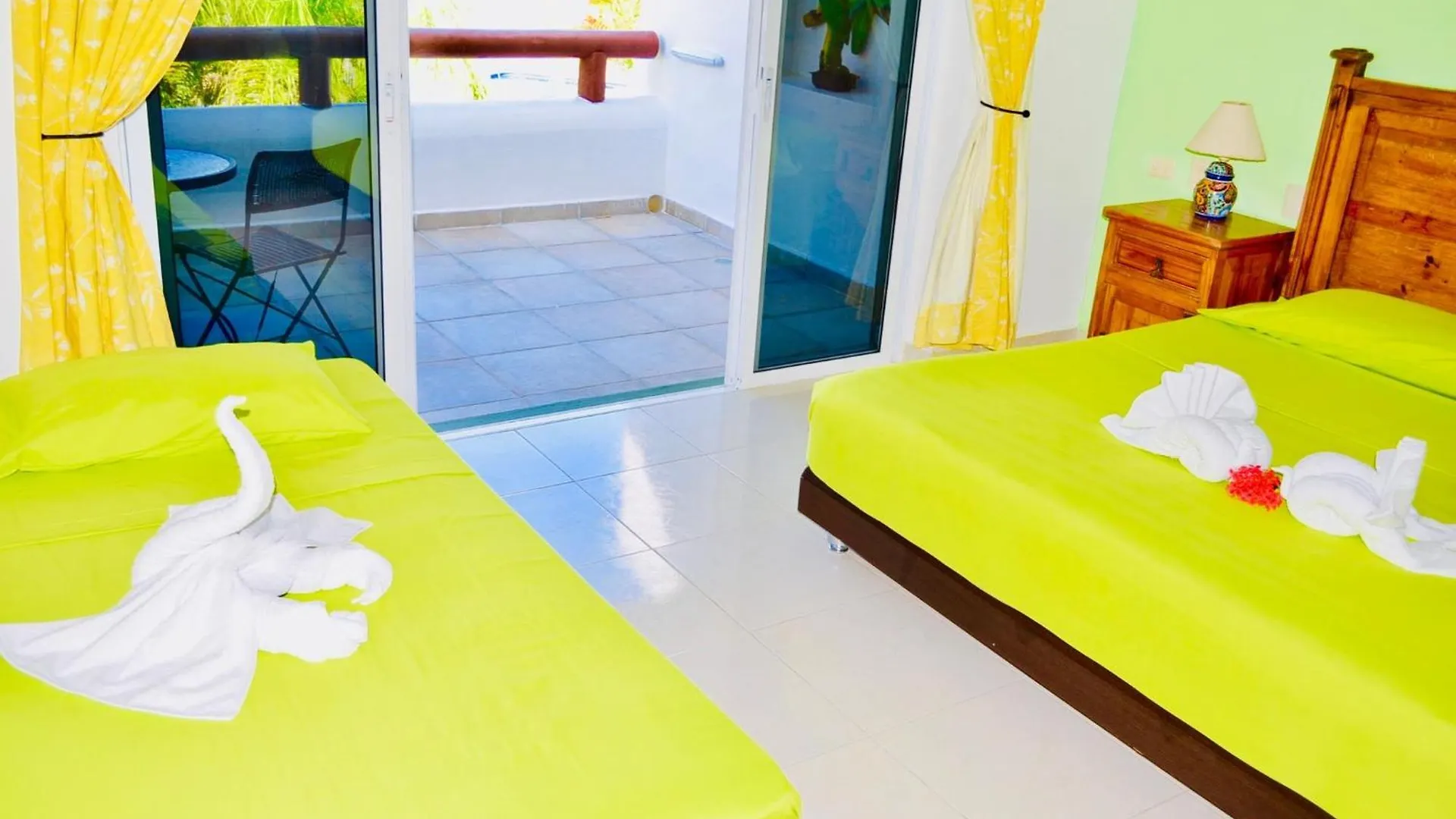 Deluxe Budget Balcony Room With Swimming Pool Air Conditioning And Parking 普拉亚卡门 3*,