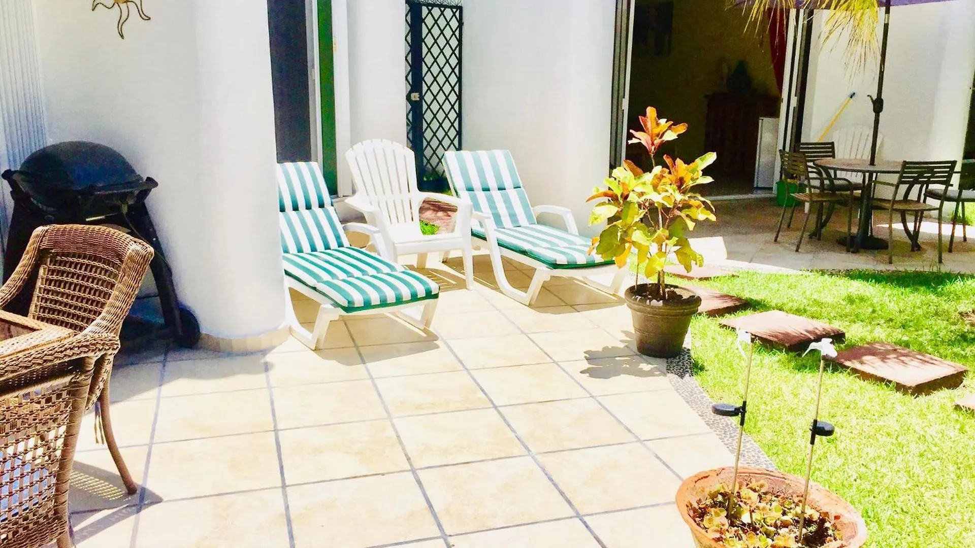 Deluxe Budget Balcony Room With Swimming Pool Air Conditioning And Parking 普拉亚卡门 墨西哥