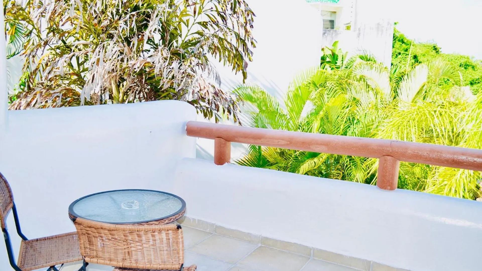 Deluxe Budget Balcony Room With Swimming Pool Air Conditioning And Parking 普拉亚卡门