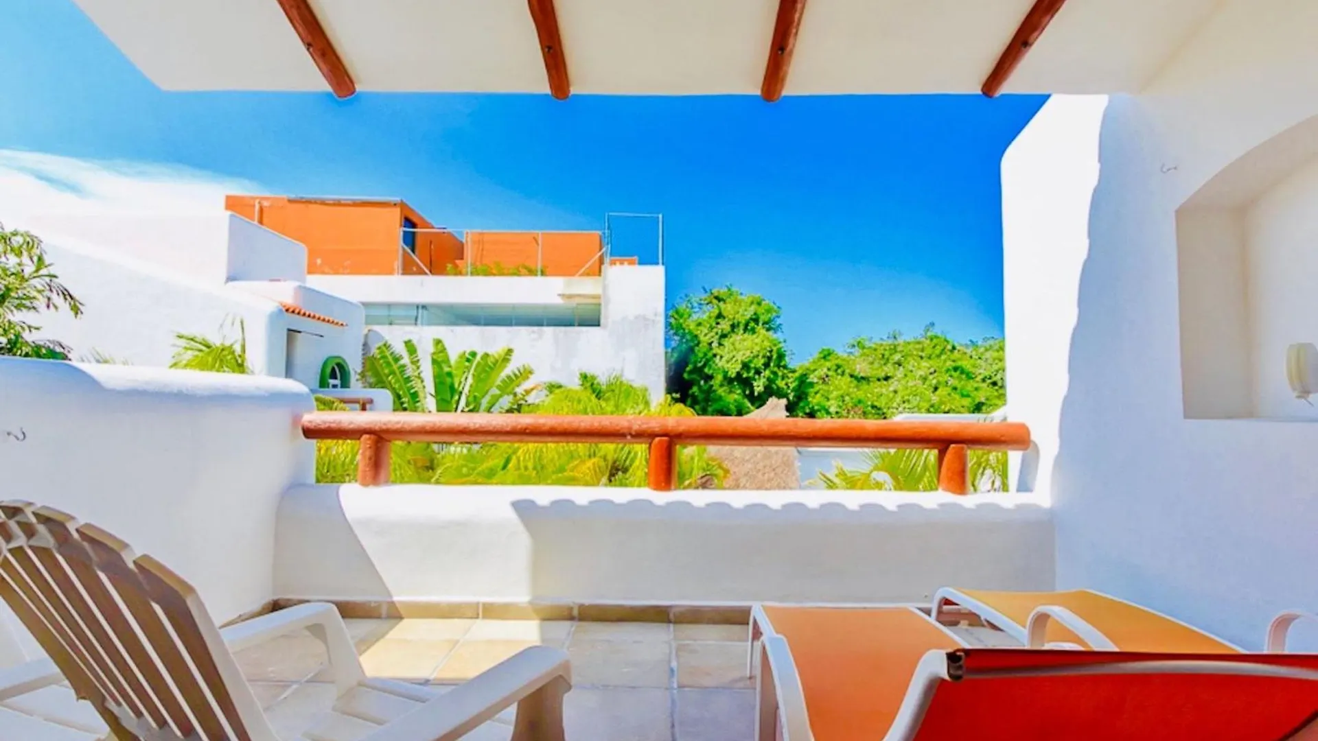 Deluxe Budget Balcony Room With Swimming Pool Air Conditioning And Parking Playa del Carmen